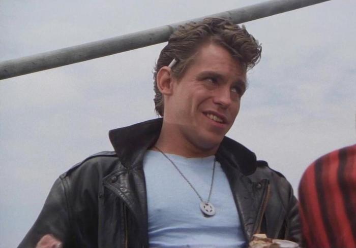 Este tuit viral sobre 'Grease' nos ha hecho investigar la edad de sus protagonistas y estamos sin palabras