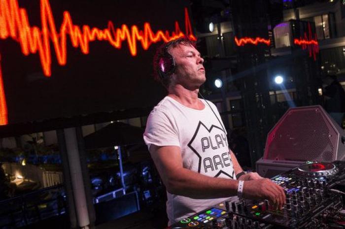 Concierto de Robin Thicke en Ibiza: pocas canciones y ganas de más