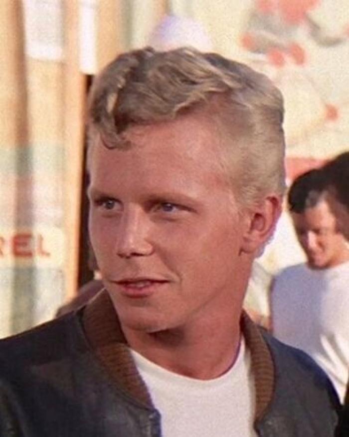 Este tuit viral sobre 'Grease' nos ha hecho investigar la edad de sus protagonistas y estamos sin palabras