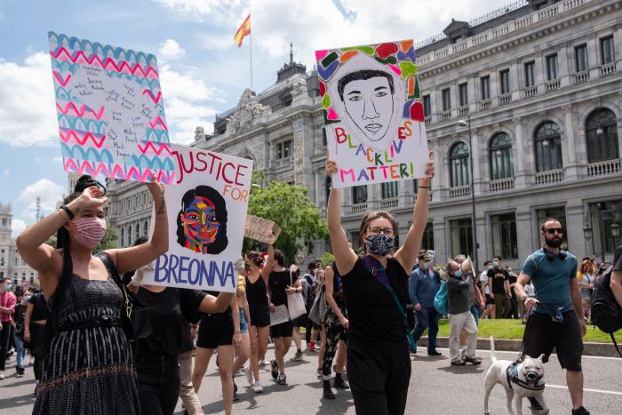 Ayuso sostiene que la manifestación contra el racismo en Madrid estuvo "completamente descontrolada"