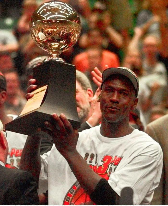 El director de 'Space Jam' despedaza la secuela, 'Space Jam: Nuevas Leyendas'