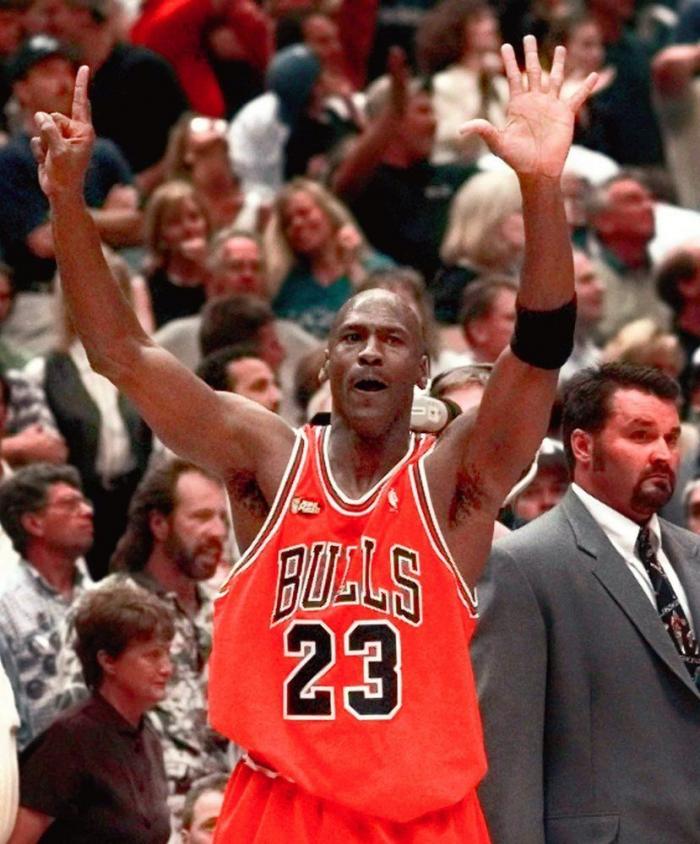 El director de 'Space Jam' despedaza la secuela, 'Space Jam: Nuevas Leyendas'