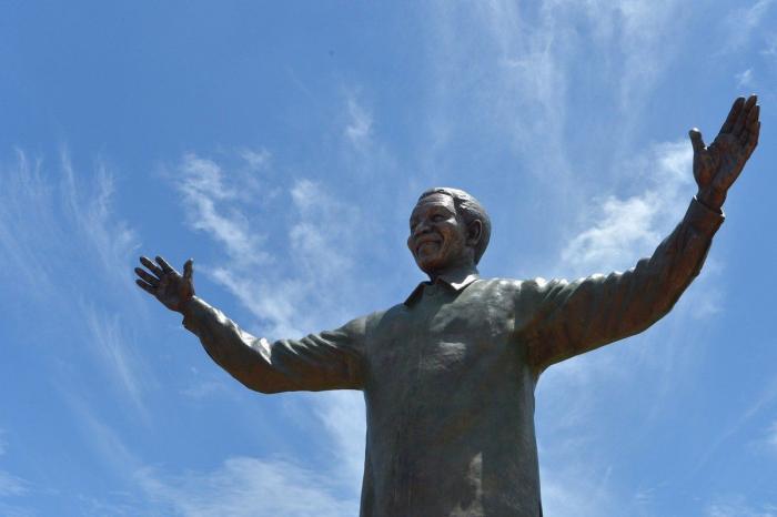 Una estatua de nueve metros como homenaje a Mandela (FOTOS, VÍDEO)