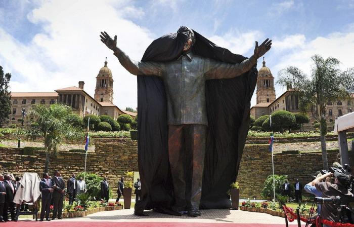 Una estatua de nueve metros como homenaje a Mandela (FOTOS, VÍDEO)