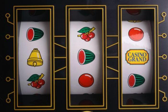 Partidos raros del 24M: El Mejor, el Irreverente Surrealista, el del Karma Democrático...