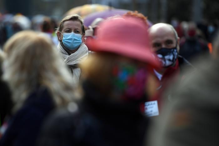 El discurso de un pediatra indignado por las declaraciones de Ayuso que triunfa en Twitter