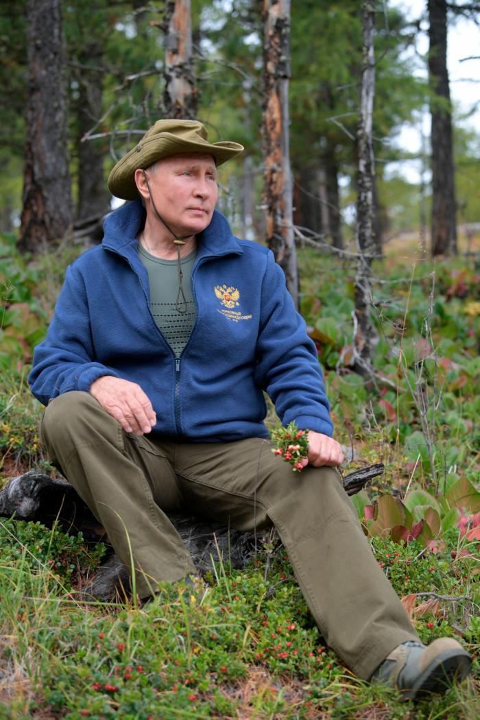 Putin cumple 67 años y lo celebra con un posado en Siberia