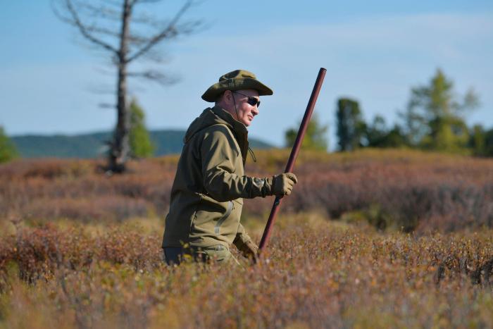 Putin cumple 67 años y lo celebra con un posado en Siberia