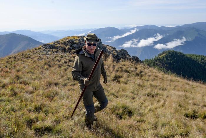 Putin cumple 67 años y lo celebra con un posado en Siberia