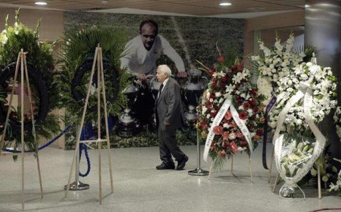 Muerte de Alfredo Di Stéfano: Miles de personas acuden a visitar su capilla ardiente (FOTOS)