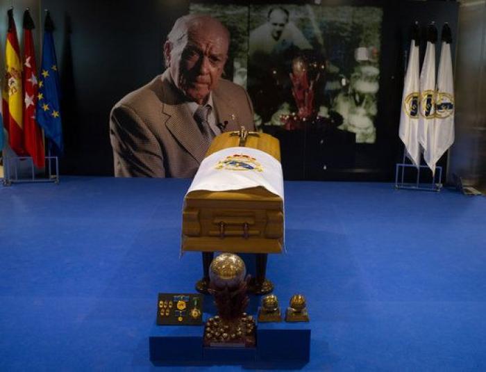Muerte de Alfredo Di Stéfano: Miles de personas acuden a visitar su capilla ardiente (FOTOS)