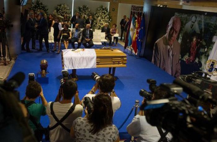 Muerte de Alfredo Di Stéfano: Miles de personas acuden a visitar su capilla ardiente (FOTOS)