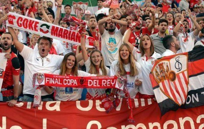 Las FOTAZAS de sevillistas y culés en la fiesta del Calderón