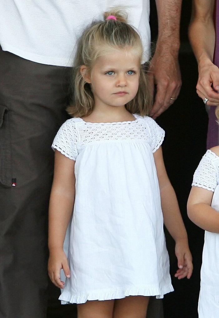 Leonor reaparece con cambio de 'look' y un guiño hacia Letizia