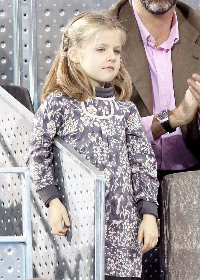 Leonor reaparece con cambio de 'look' y un guiño hacia Letizia