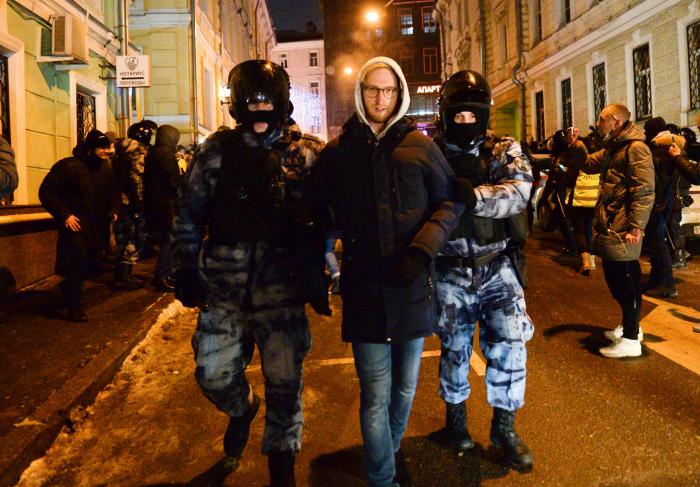 Amnistía denuncia la "persecución despiadada" de los seguidores de Navalny al año de su arresto