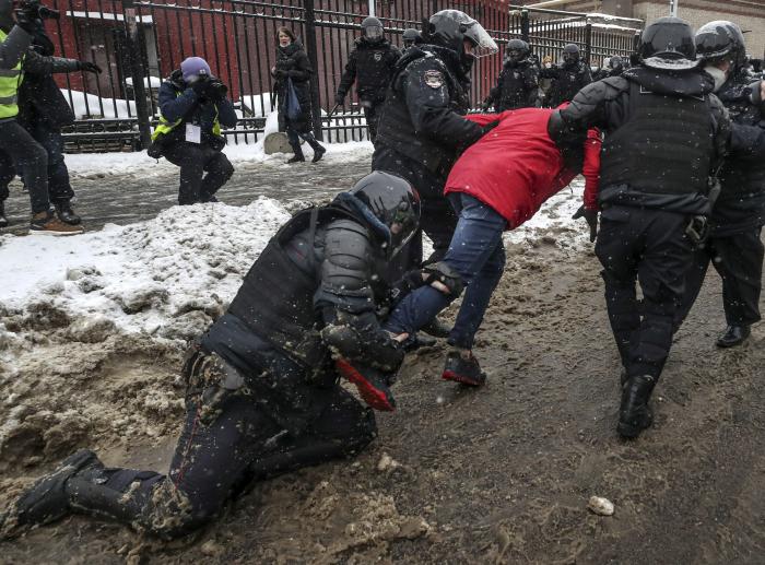 Amnistía denuncia la "persecución despiadada" de los seguidores de Navalny al año de su arresto