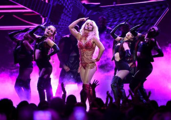 Madonna y Celine Dion ponen la emoción a unos Billboard dominados por Adele