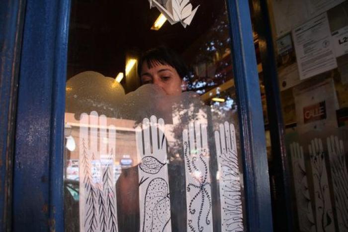 Lanzan objetos a Ignacio Aguado (C's) en un acto contra la okupación en Lavapiés (Madrid)