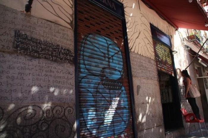 Lanzan objetos a Ignacio Aguado (C's) en un acto contra la okupación en Lavapiés (Madrid)