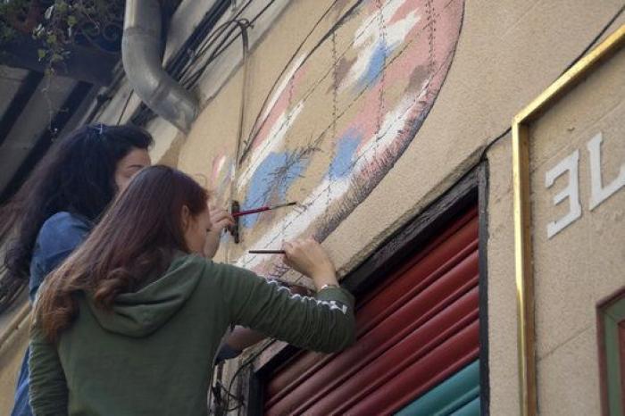 Lanzan objetos a Ignacio Aguado (C's) en un acto contra la okupación en Lavapiés (Madrid)