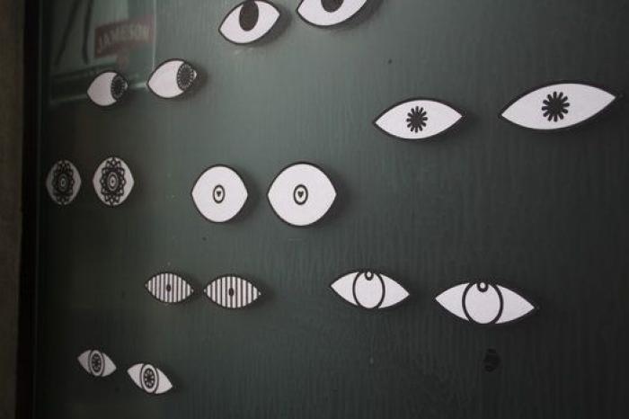 Lanzan objetos a Ignacio Aguado (C's) en un acto contra la okupación en Lavapiés (Madrid)