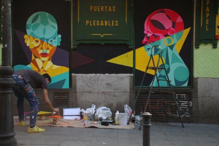 Lanzan objetos a Ignacio Aguado (C's) en un acto contra la okupación en Lavapiés (Madrid)