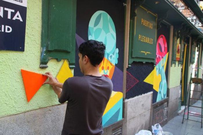 Lanzan objetos a Ignacio Aguado (C's) en un acto contra la okupación en Lavapiés (Madrid)