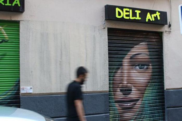 Lanzan objetos a Ignacio Aguado (C's) en un acto contra la okupación en Lavapiés (Madrid)