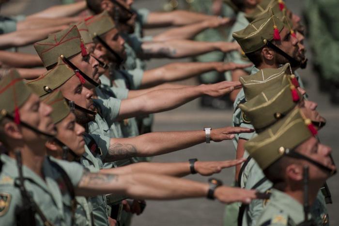 Twitter se indigna con los legionarios por cantar 'Novio de la muerte' a niños con cáncer