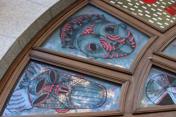 Lanzan objetos a Ignacio Aguado (C's) en un acto contra la okupación en Lavapiés (Madrid)