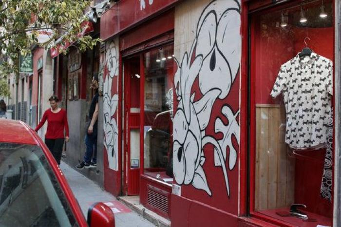 Lanzan objetos a Ignacio Aguado (C's) en un acto contra la okupación en Lavapiés (Madrid)