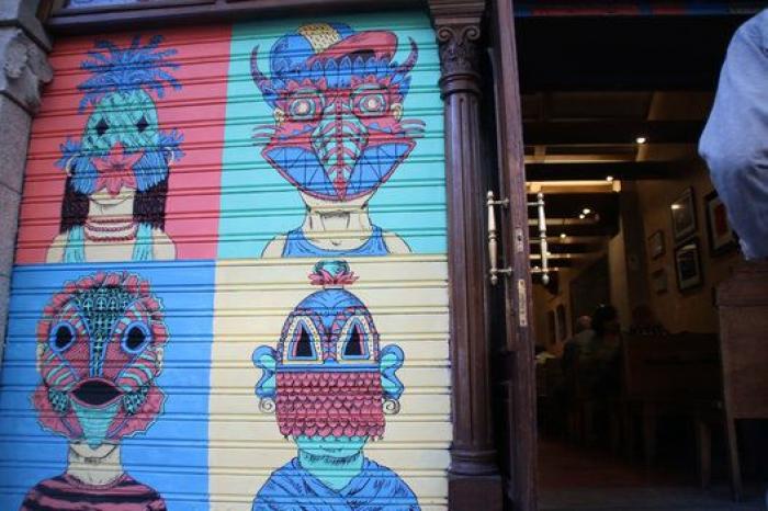 Lanzan objetos a Ignacio Aguado (C's) en un acto contra la okupación en Lavapiés (Madrid)