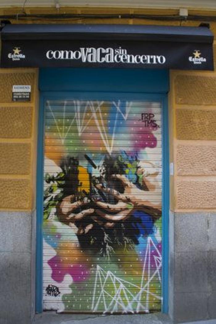 Lanzan objetos a Ignacio Aguado (C's) en un acto contra la okupación en Lavapiés (Madrid)