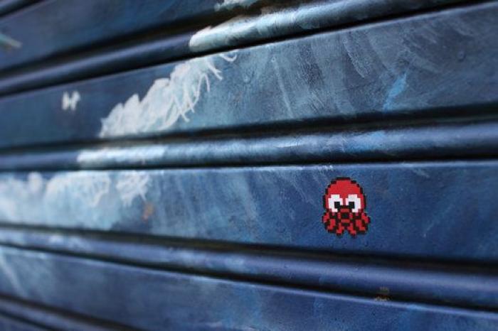 Lanzan objetos a Ignacio Aguado (C's) en un acto contra la okupación en Lavapiés (Madrid)