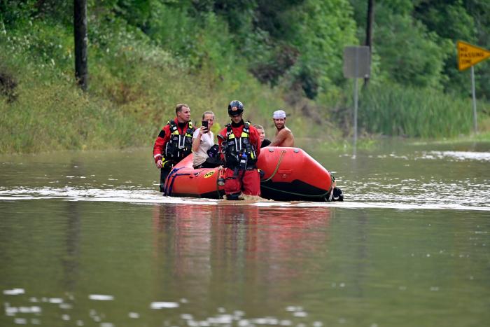 Al menos 28 muertos por las inundaciones en Kentucky, una cifra que "podría potencialmente duplicarse"