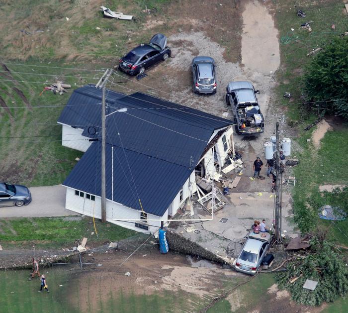 Al menos 28 muertos por las inundaciones en Kentucky, una cifra que "podría potencialmente duplicarse"