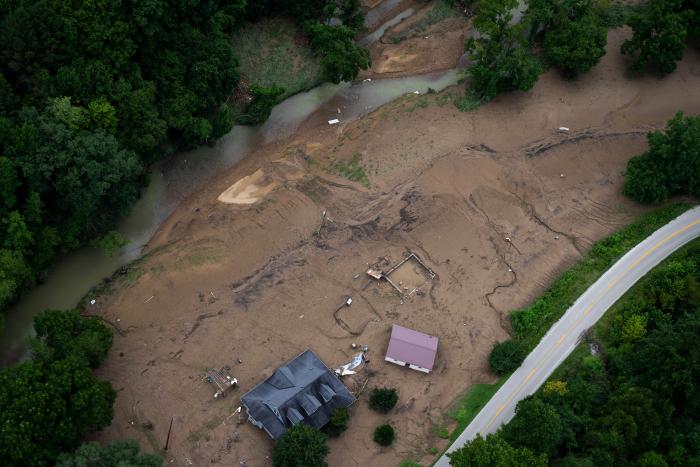 Al menos 28 muertos por las inundaciones en Kentucky, una cifra que "podría potencialmente duplicarse"