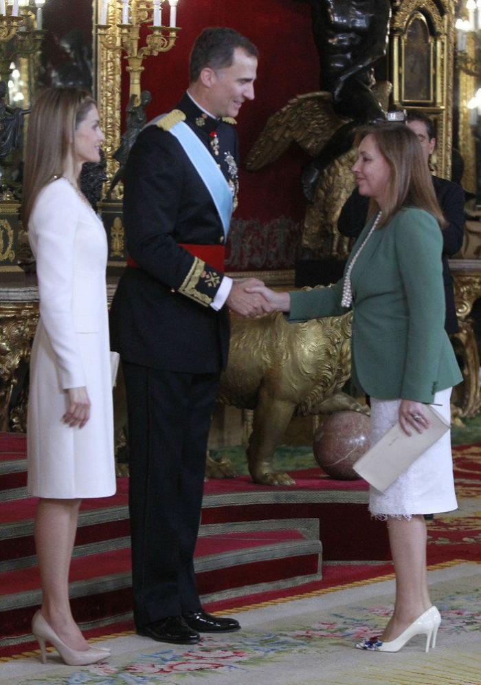 De la realeza a la realidad: El primer día del reinado de Felipe VI