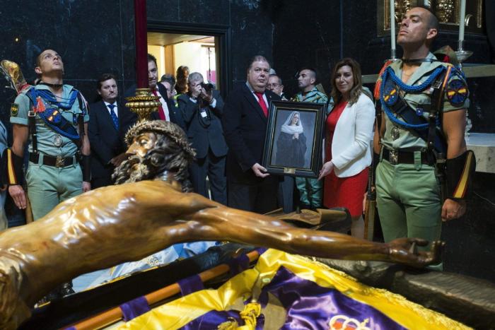 Twitter se indigna con los legionarios por cantar 'Novio de la muerte' a niños con cáncer