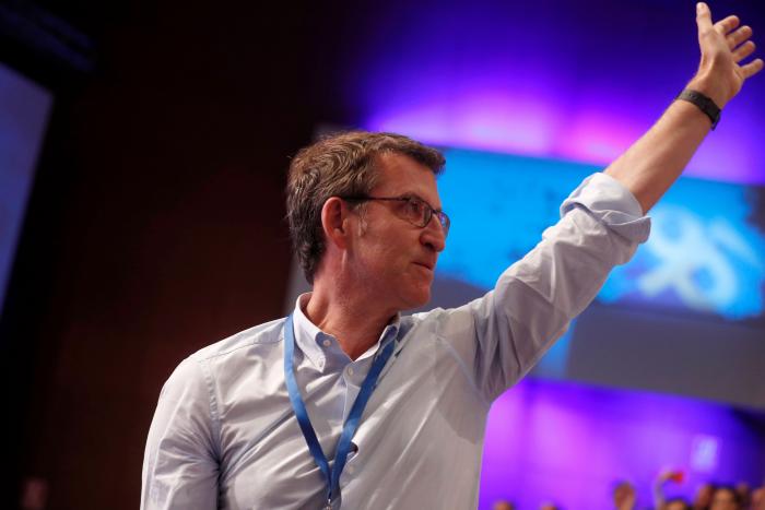 El PP acusa a Sánchez de darle "cinco portazos" a Feijóo