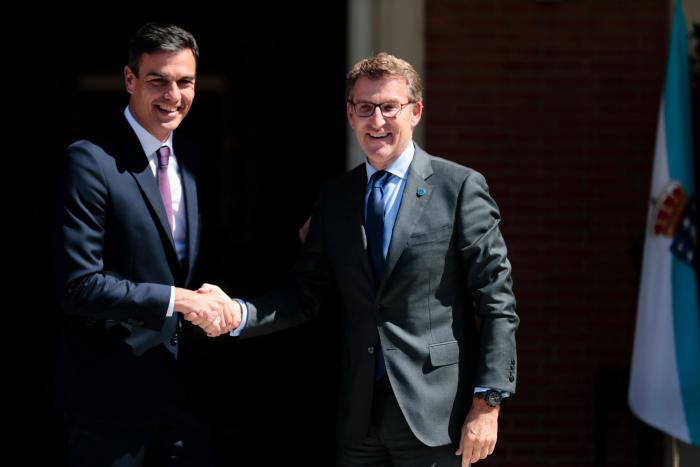 El PP acusa a Sánchez de darle "cinco portazos" a Feijóo