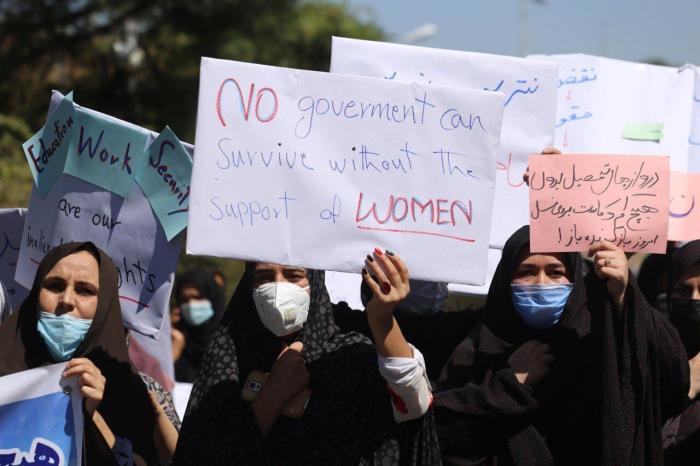 Los talibán disuelven a tiros una protesta que congrega a cientos de personas en Kabul