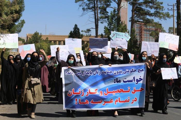Los talibán disuelven a tiros una protesta que congrega a cientos de personas en Kabul