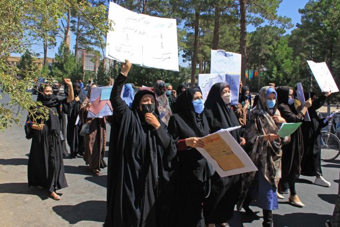 Los talibán disuelven a tiros una protesta que congrega a cientos de personas en Kabul