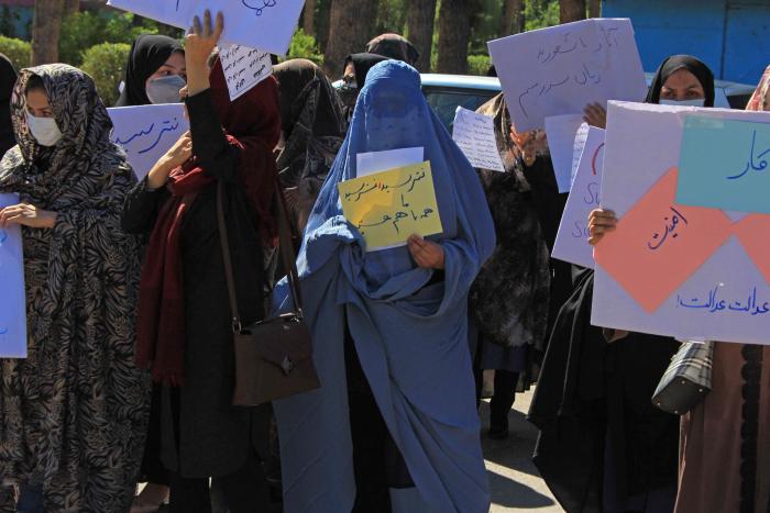 Los talibán disuelven a tiros una protesta que congrega a cientos de personas en Kabul