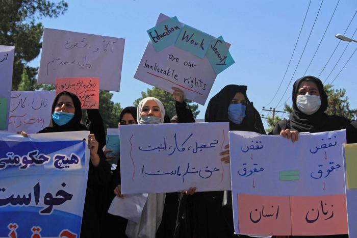 Los talibán disuelven a tiros una protesta que congrega a cientos de personas en Kabul
