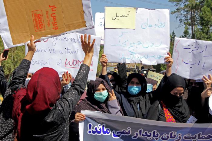 Los talibán disuelven a tiros una protesta que congrega a cientos de personas en Kabul