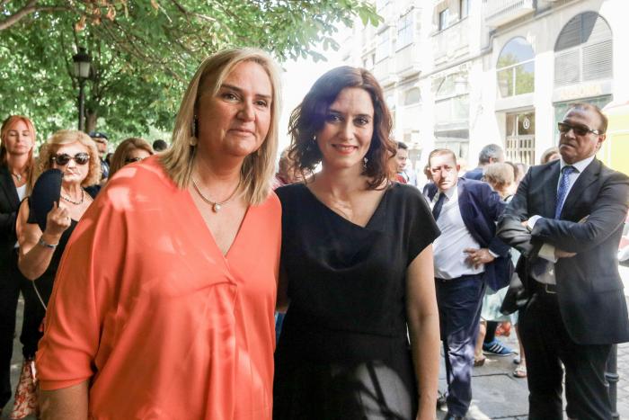 Ayuso escenifica la tregua con Génova en un acto con Egea