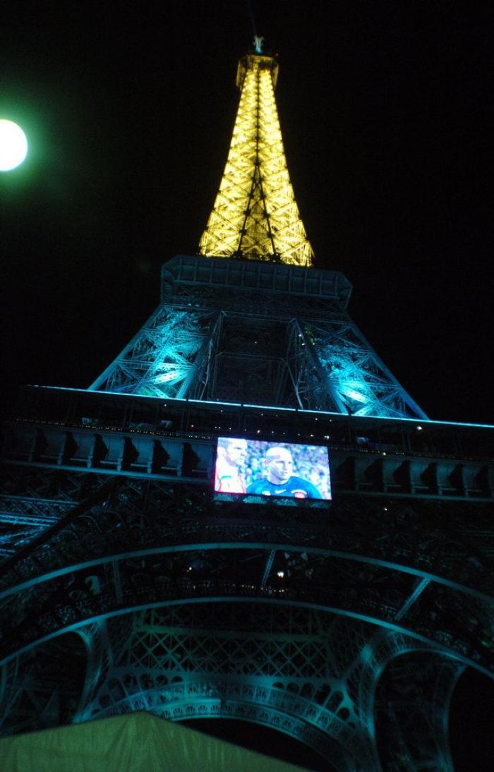 Un cristal a prueba de balas rodeará la Torre Eiffel ante posibles ataques